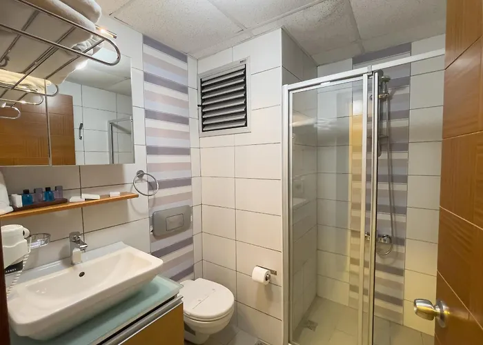 Levant Hotel&aparts Готель *